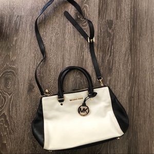 🚨SALE // Michael Kors Satchel